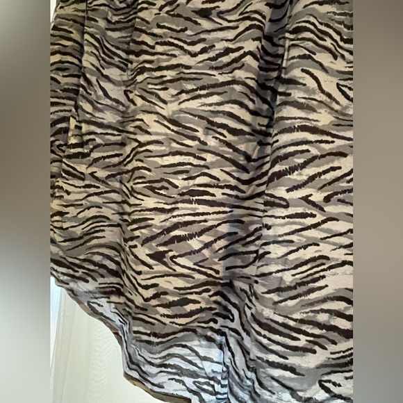 lightweight‎ button down size medium - Picture 5 of 6